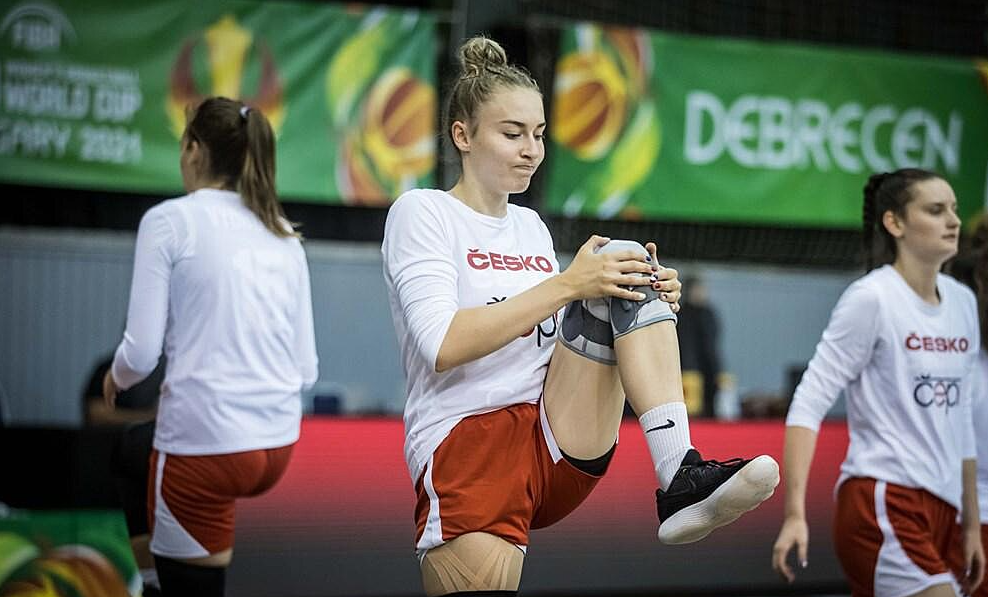 Na Německo se třemi debutantkami, soupeř do Prahy přiveze hvězdné sestry